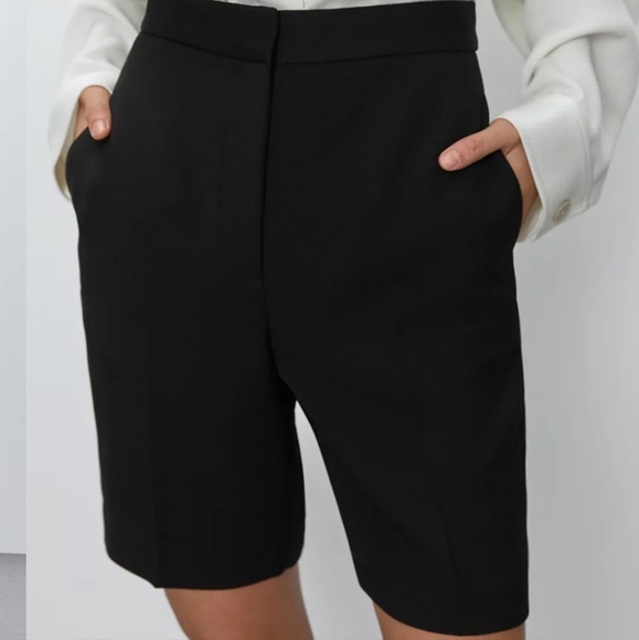 Aritzia Pants - Aritiza Babaton shorts -pistachio